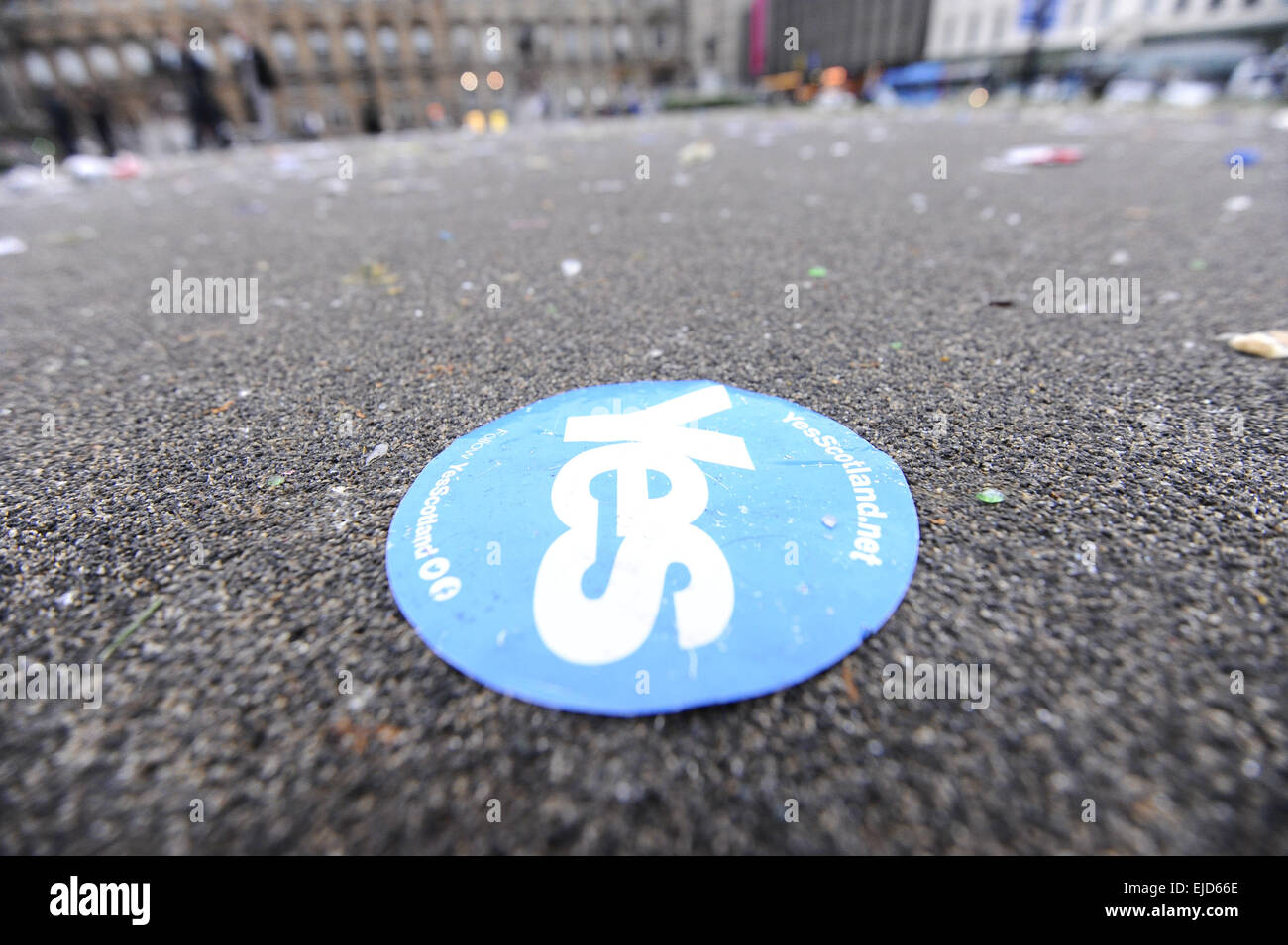 Atmosphäre am St. Georg Platz in Glasgow - Glasgow gestimmt "Ja", aber die Stimmung in St.George Square niedrig war, wie das Referendum endete mit Schottland in der Union mit einem 55 % Nein. Mitwirkende: Atmosphäre in Glasgow wo: Glasgow, Vereinigtes Königreich Whe Stockfoto