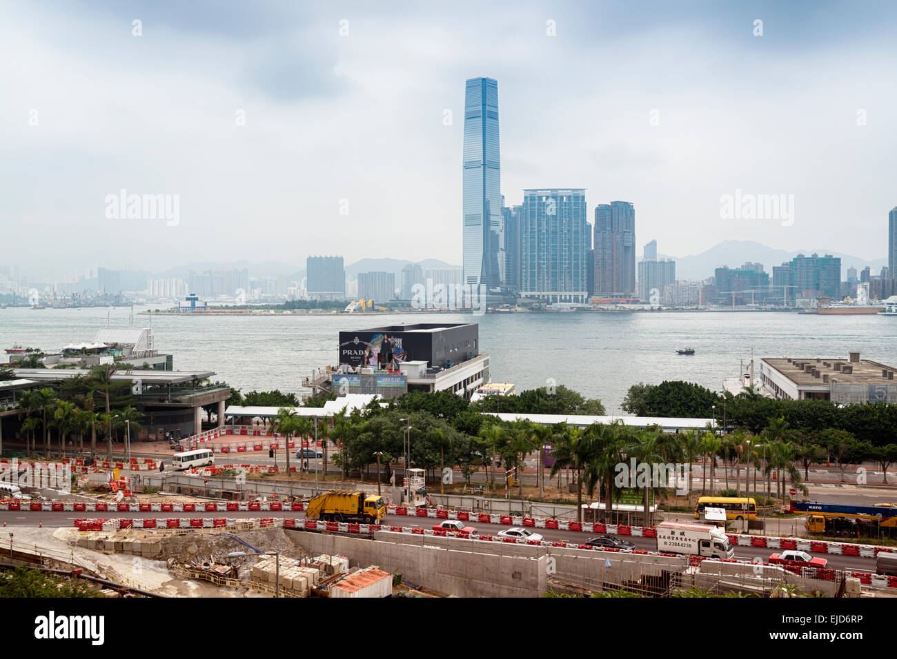 Hong Kong, Hong Kong SAR-12. November 2014: Aufbau von Website und Bereich Central Piers in Hong Kong. ICC und anderen hoch steigen bu Stockfoto