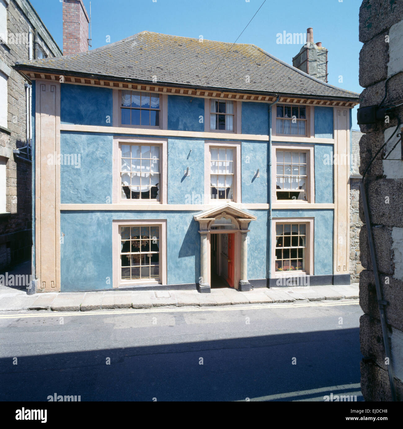 Außen blau lackierten Georgian House in Penzance, Cornwall Stockfoto