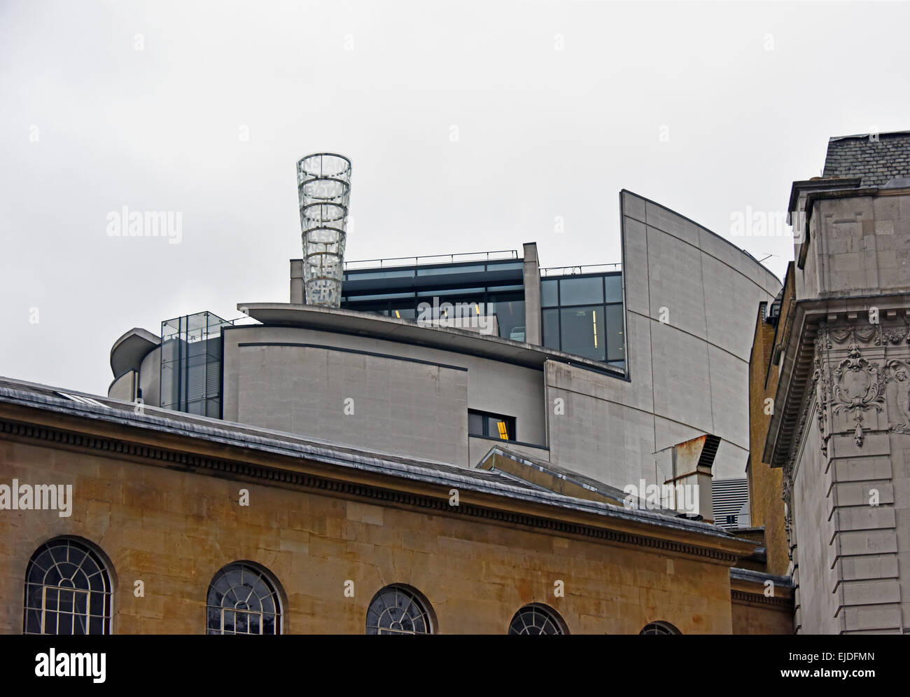 "Atmen" Scupture von Jaume Plensa. BBC Broadcasting House, Portland Place, London, England, Vereinigtes Königreich, Europa. Stockfoto