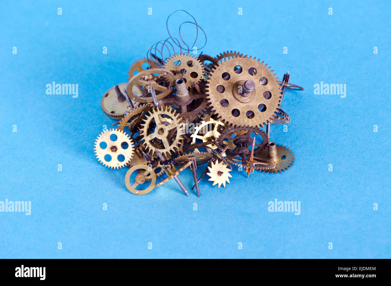 Messing Cooper Bronze Metallschrott Uhr Mechanismus Zahnräder kleinen Stapel für das recycling Stockfoto