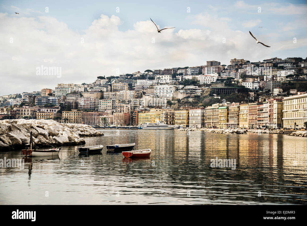 Blick auf die Stadt Neapel und seine Küste, Italien Stockfoto