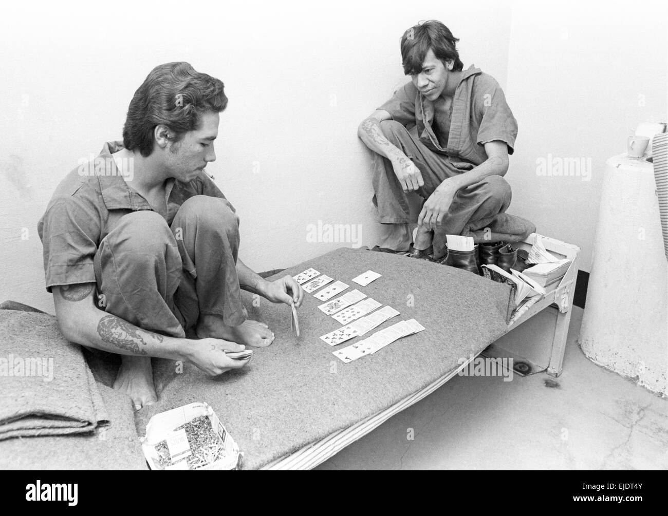 Maximale Sicherheit Gefangene in überfüllten Zellen an der New Mexico State Penitentiary in der Nähe von Santa Fe, New Mexico, 1979, kurz vor der 1980 Gefängnisaufstand, die 32 Insassen ums Leben. Stockfoto