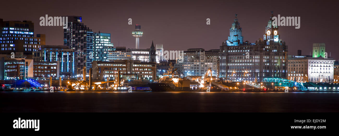 Liverpools Uferpromenade bei Nacht Stockfoto