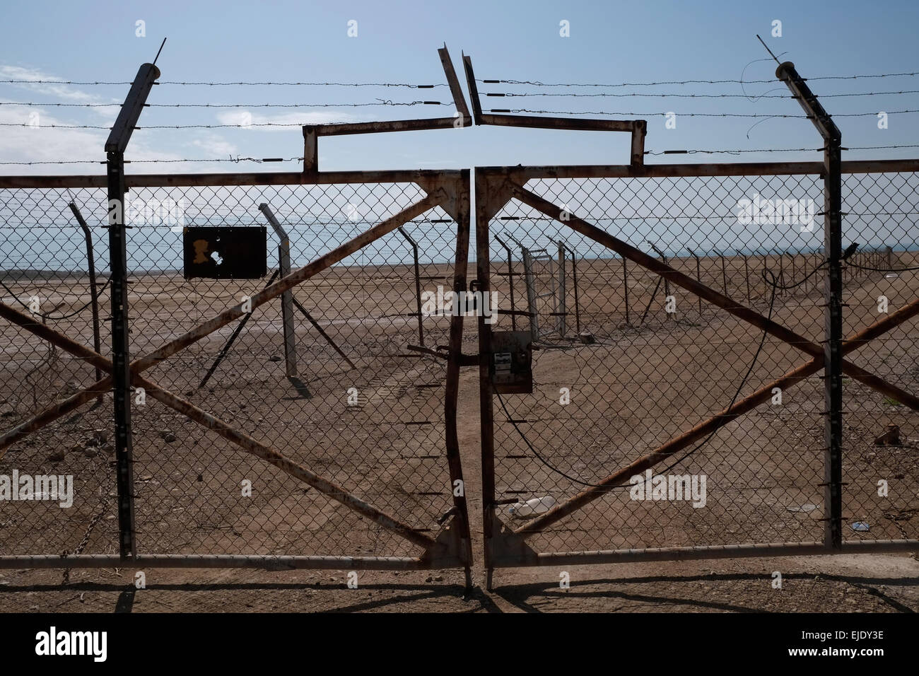 Ein geschlossenes Tor in der grenzzaun mit Jordanien im Jordantal, Israel Stockfoto