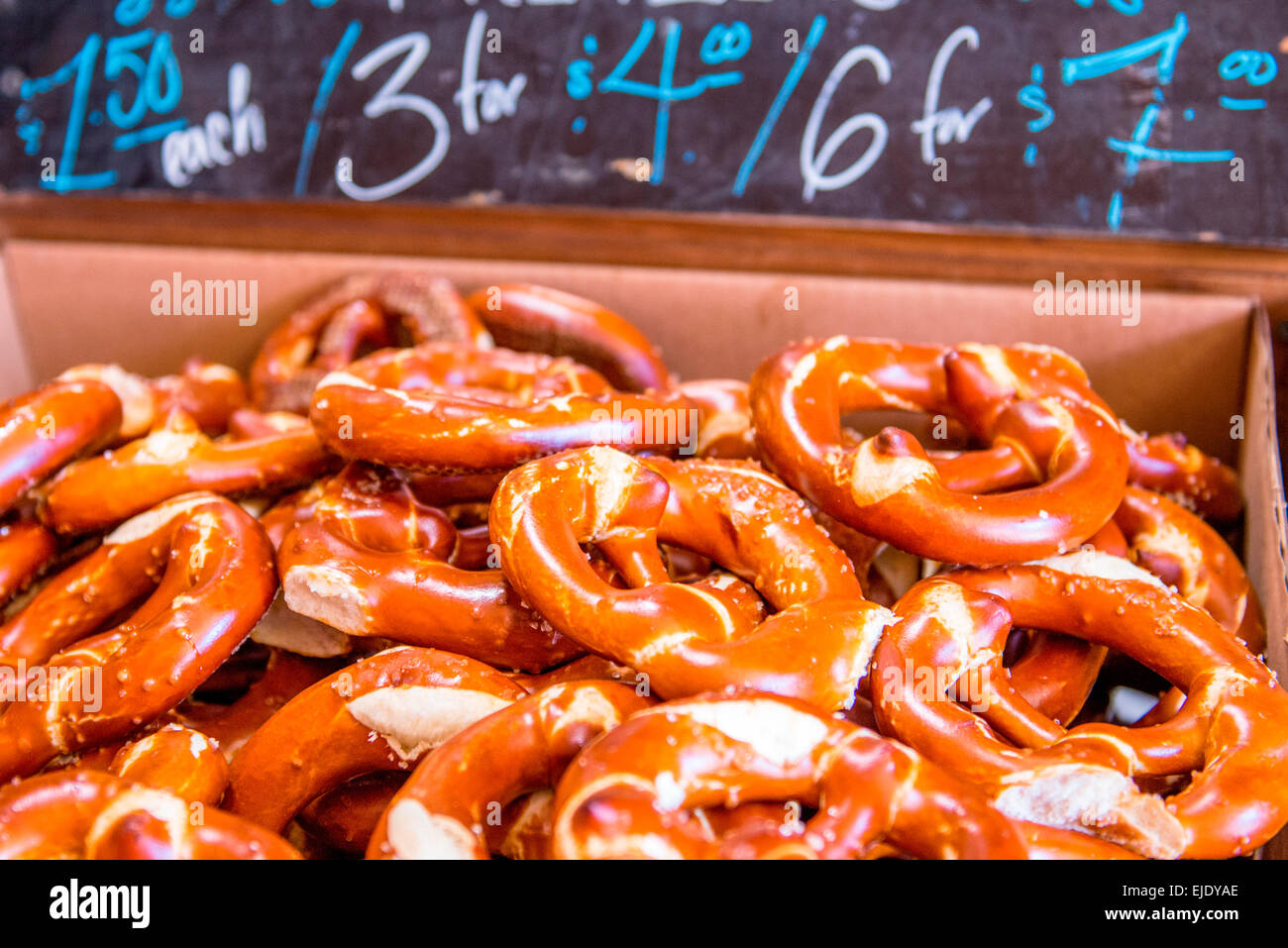 Engen Schuss von authentischen deutschen Brezeln. Stockfoto