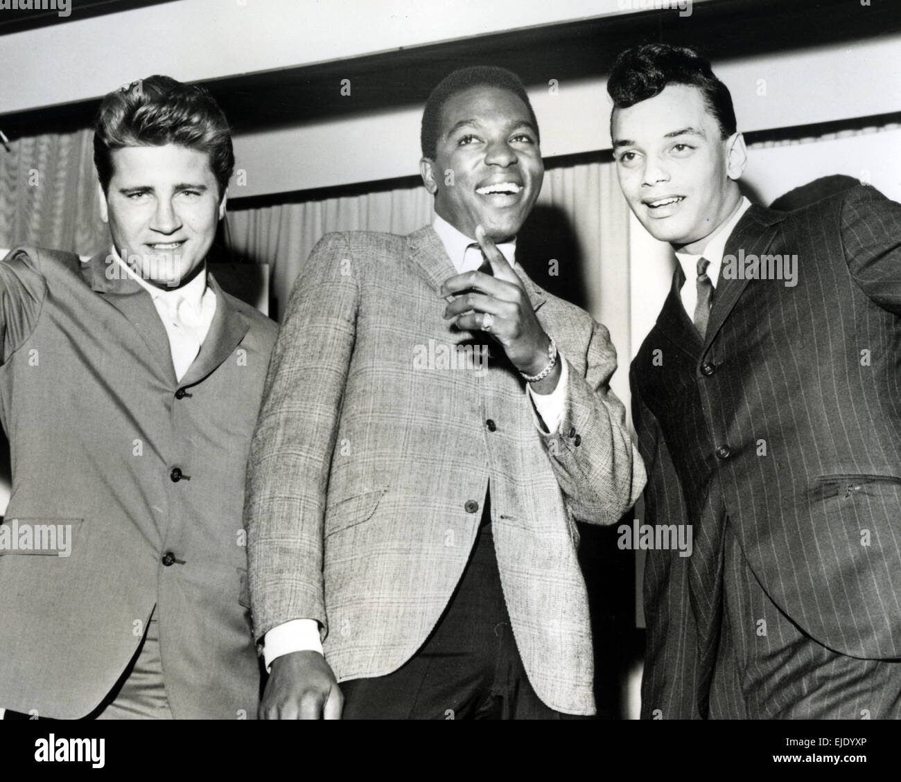 JOHNNY BURNETTE auf der linken Seite neben anderen US-Sänger Gene McDaniels und Gary US Bonds über 1960 Stockfoto