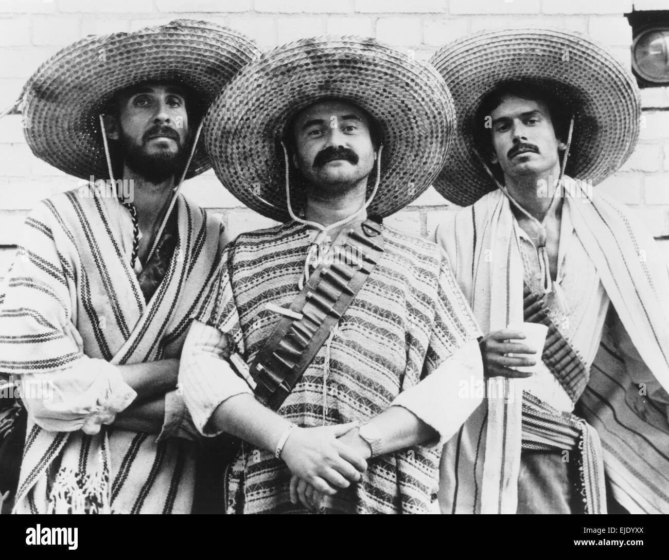 GENESIS Promo-Foto von UK-Rock-Gruppe über 1982. Von links: Mike Rutherford, Phil Collins, Tony Banks. Stockfoto