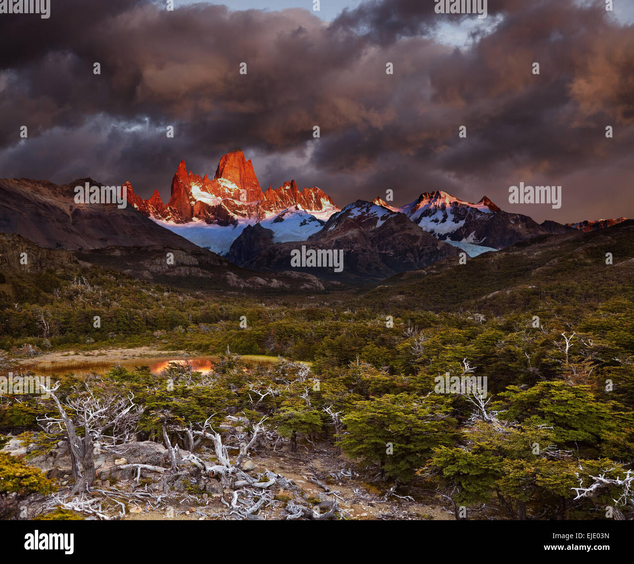 Mount Fitz Roy bei Sonnenaufgang. Nationalpark Los Glaciares, Patagonien, Argentinien Stockfoto