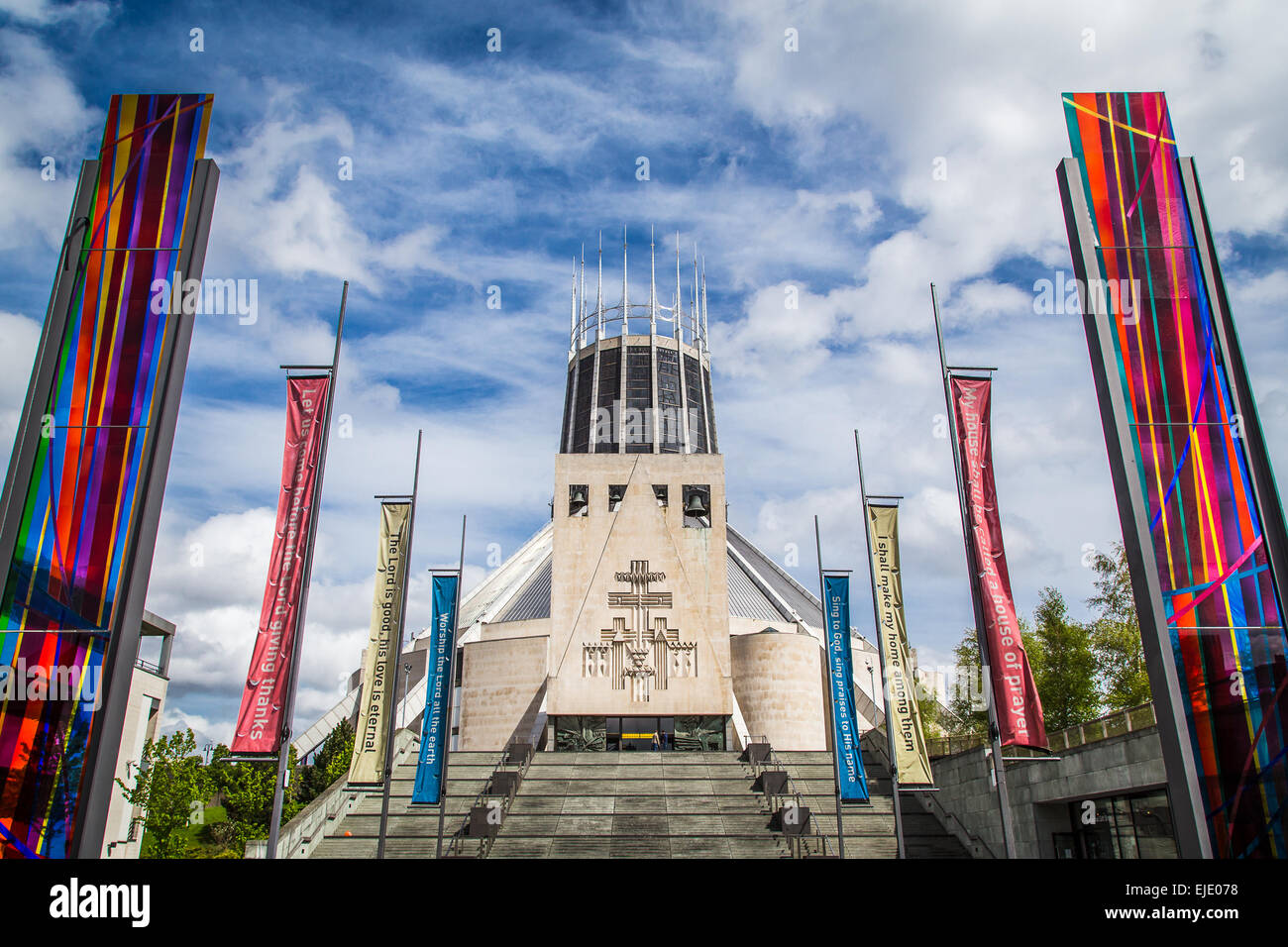 Bunte vor Liverpool Metropolitan Cathedral. Stockfoto
