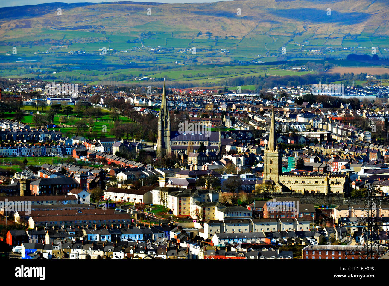 Londonderry, Derry, Skyline und zwei Kathedralen Stockfoto