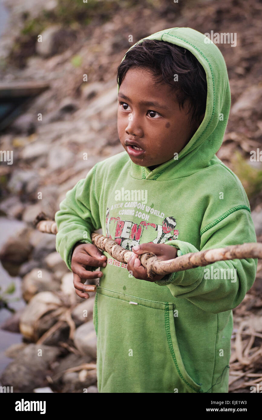 Nepali Kind in Phewa See, Pokhara, Nepal Stockfoto