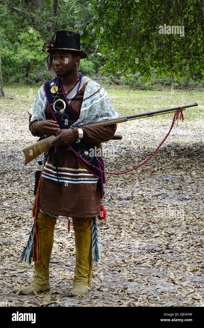 Mann verkleidet als schwarzer Seminole während Cooper Tage Fort, Fort Cooper State Park, Inverness, Florida. 2. Seminolenkrieg Reenactment Stockfoto