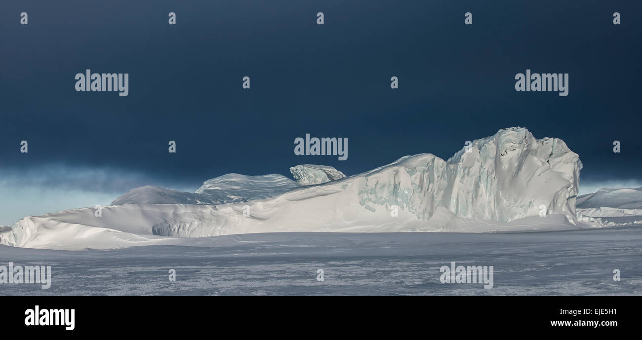 Ein Eisberg im Rossmeer, Antarktis. Stockfoto