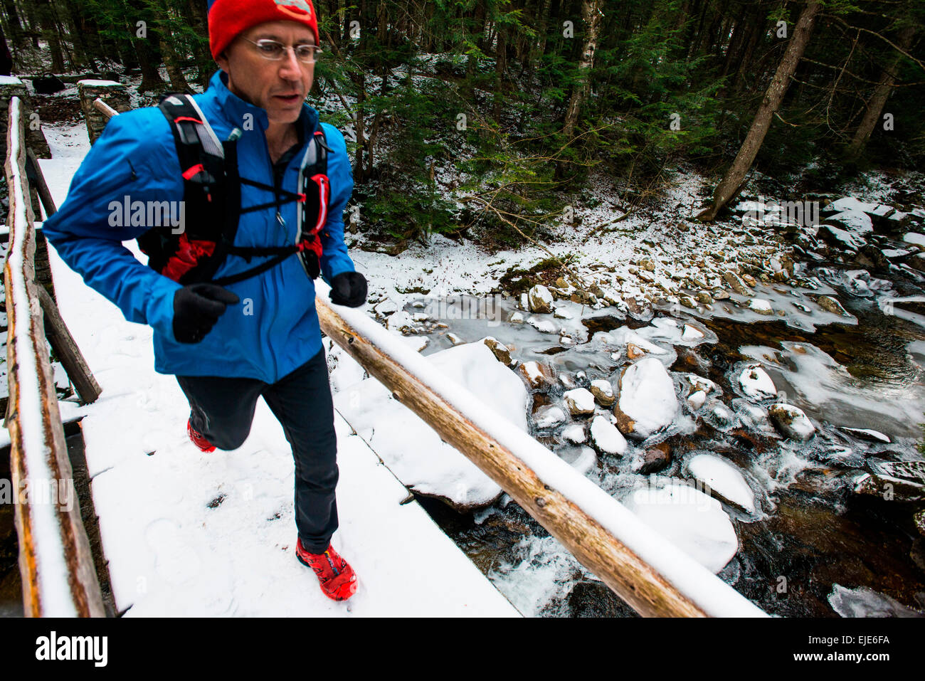 Trail running in den späten Herbst. Stockfoto