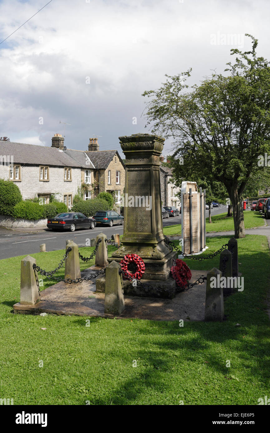 Dorf-Kriegerdenkmal im großen Longstone Derbyshire England UK Stockfoto