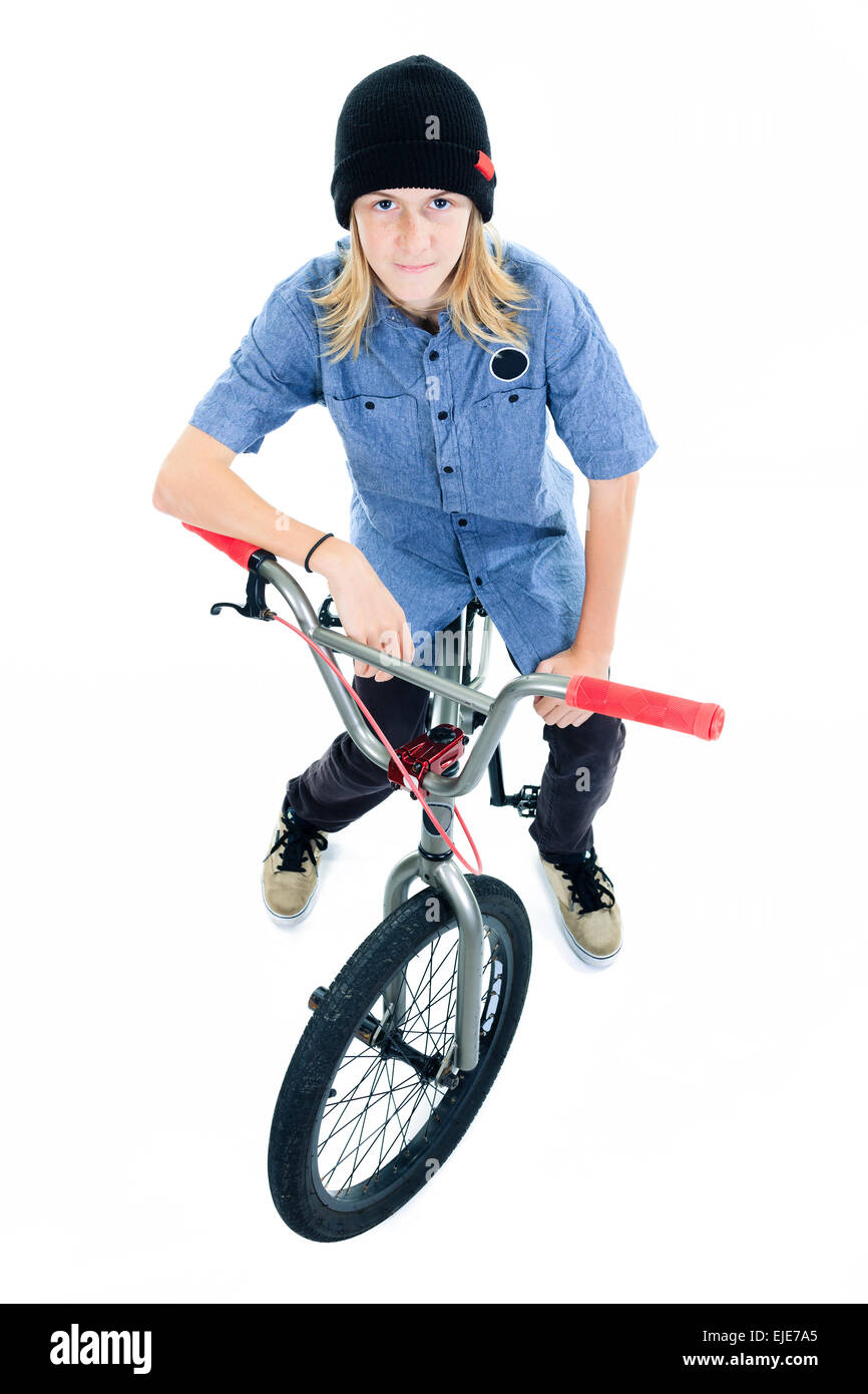 Fahrrad-Boy auf BMX-Bike isoliert auf weiss Stockfoto
