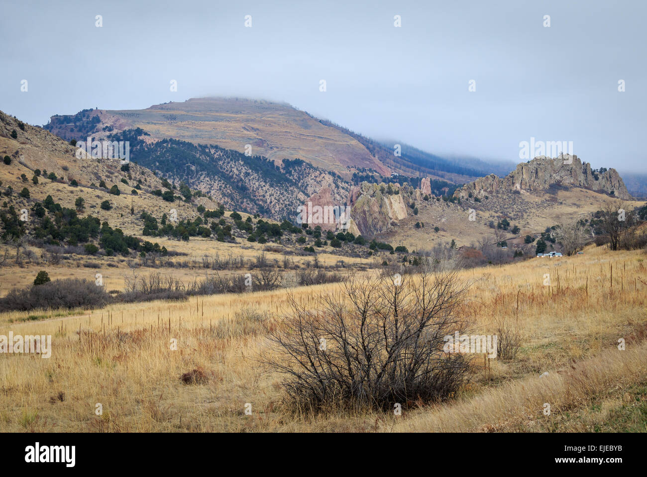 Ein Blick auf die Front Range vom Garten der Götter in Colorado Springs, CO Stockfoto