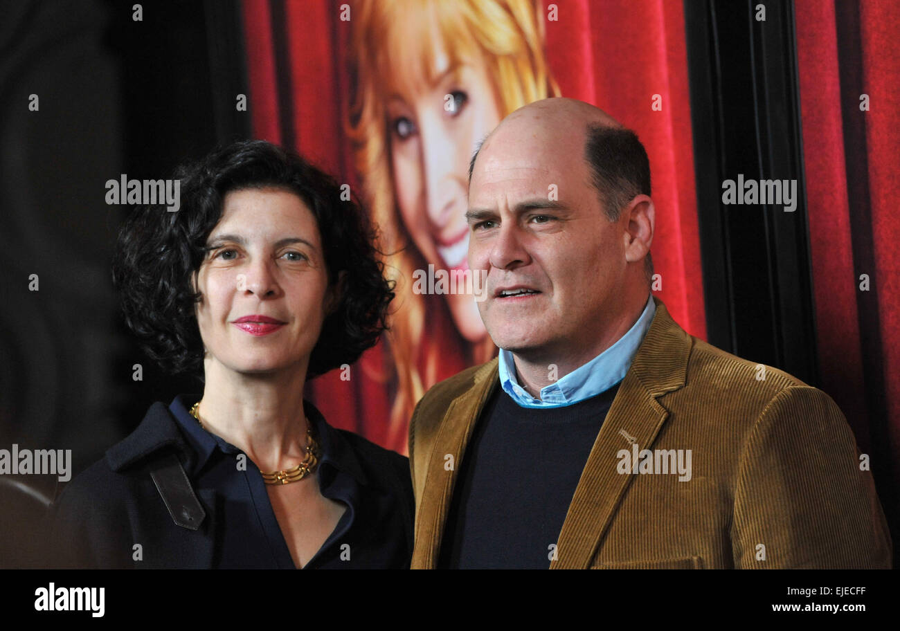 LOS ANGELES, CA - 5. November 2014: Matthew Weiner & Frau Linda Brettler bei der Premiere der HBO-Fernsehserie "The Comeback" am El Capitan Theatre in Hollywood. Stockfoto