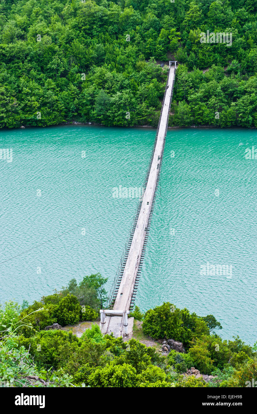 Hängebrücke über den Schwarzen Drin Fluss, Albanien Stockfoto