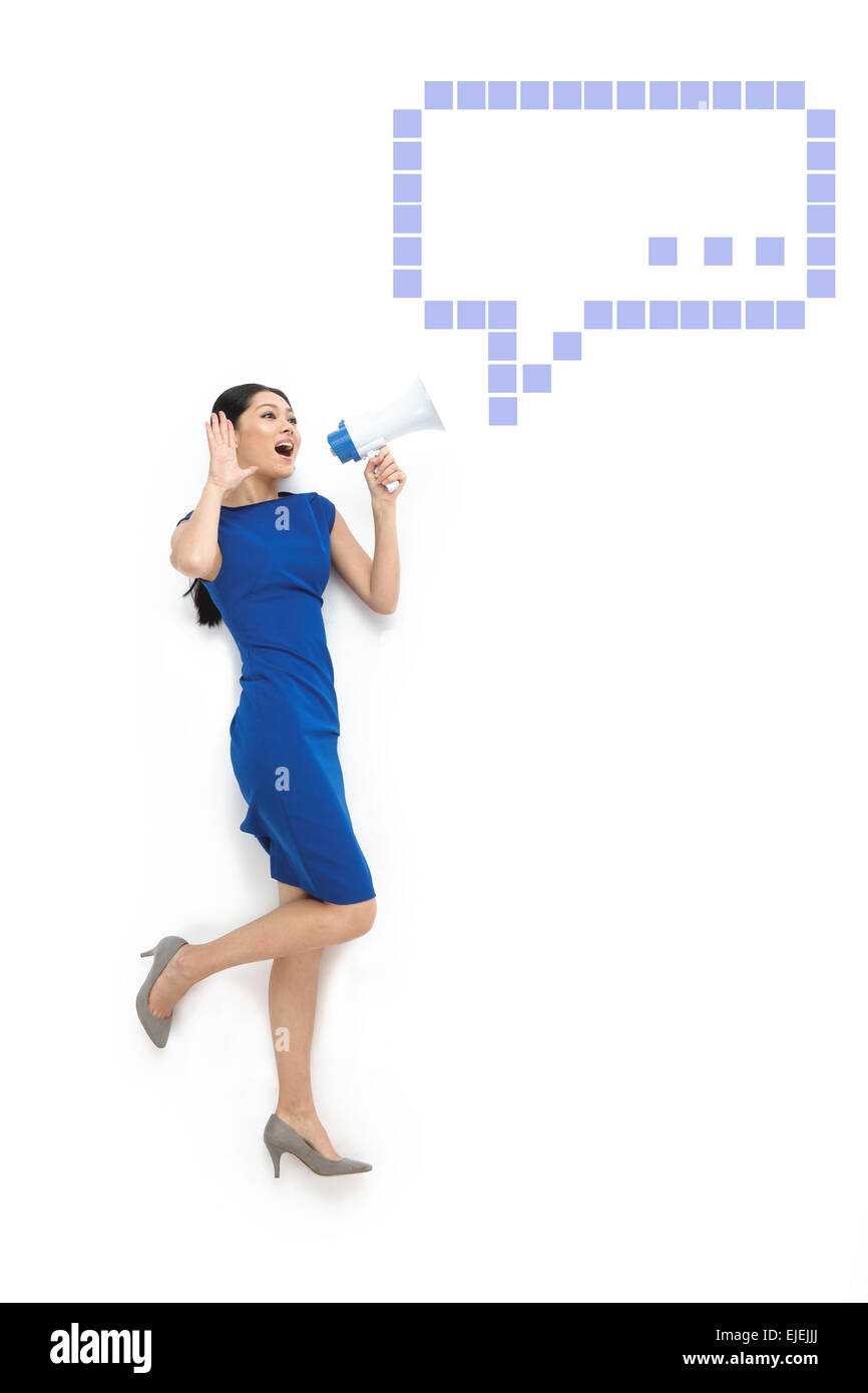 Junge Geschäftsfrau hält einen Horn-shout Stockfoto