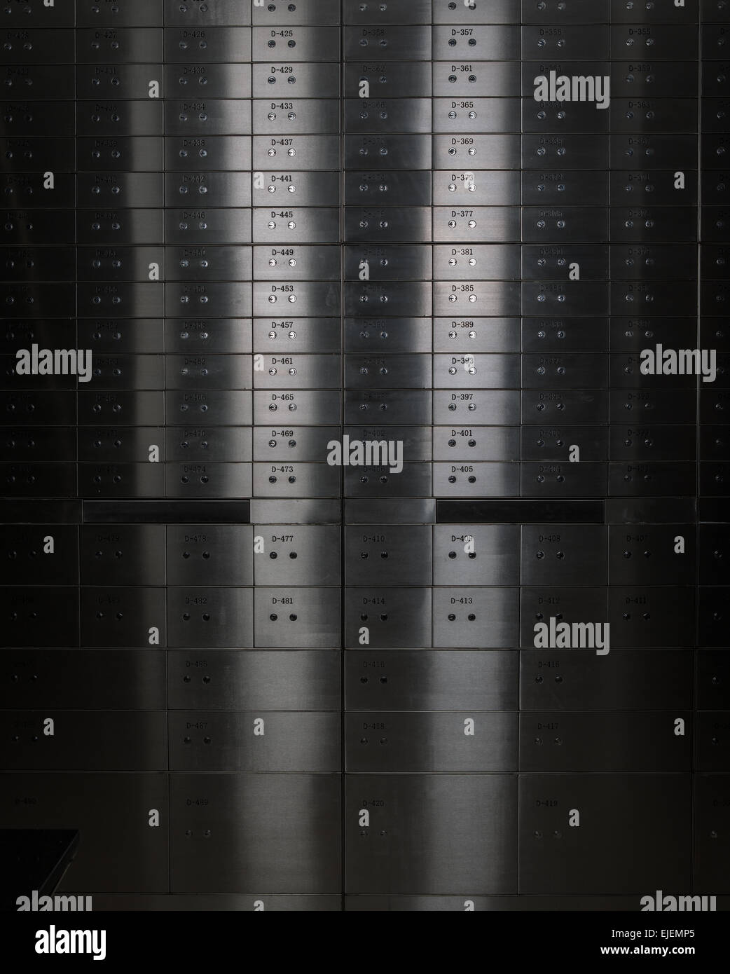 Ein Raum voller Safes in einem Banktresor Stockfoto