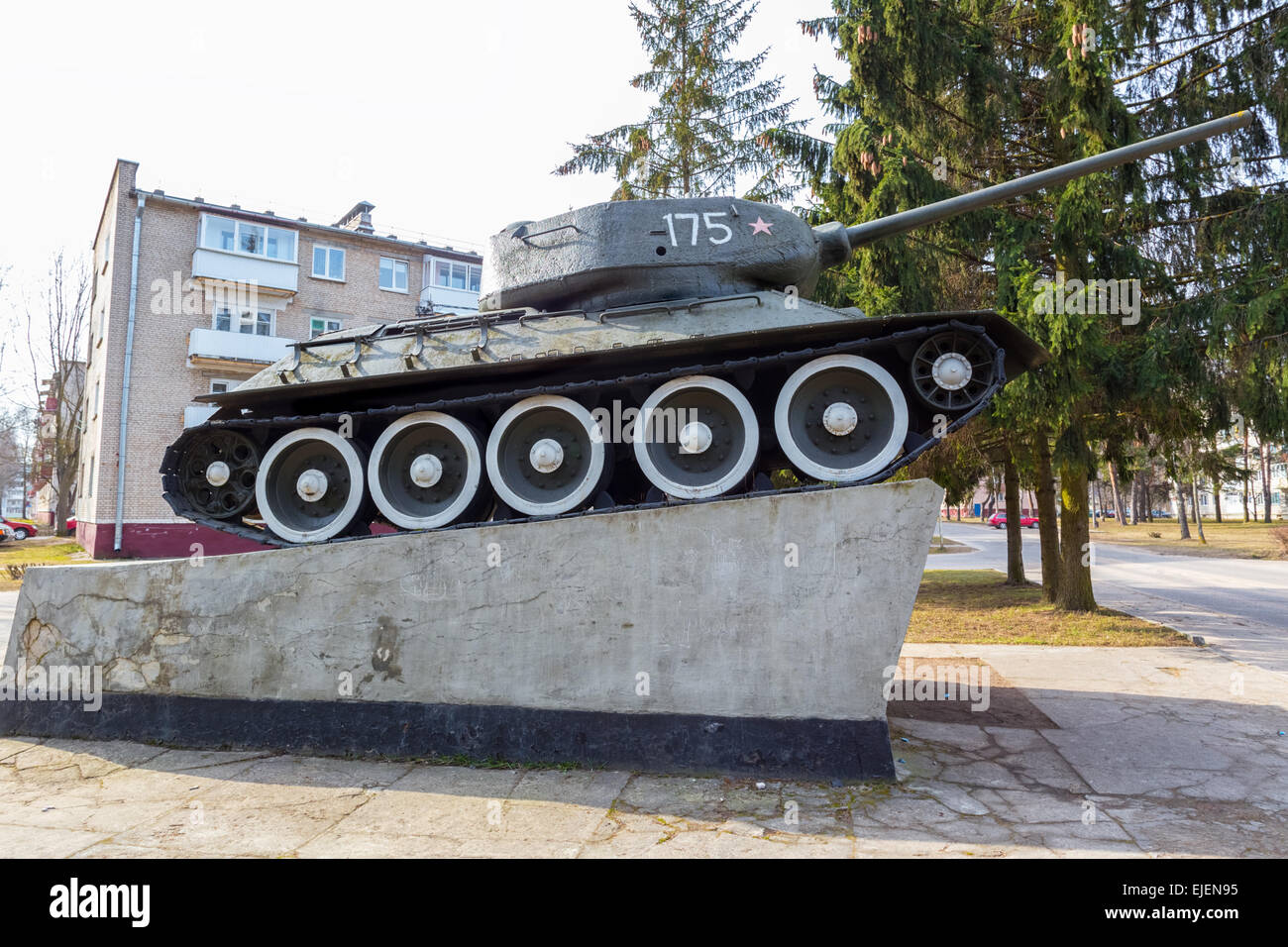 Wahrzeichen der Pastavy. Sowjetischer Panzer T-37-85.  20. März 2015 Jahr. Stockfoto