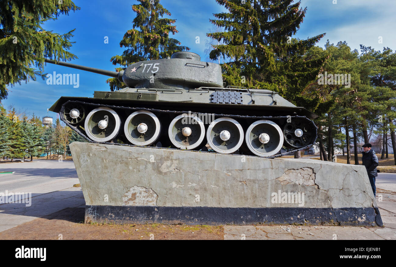 Wahrzeichen der Pastavy. Sowjetischer Panzer T-37-85.  20. März 2015 Jahr. Stockfoto