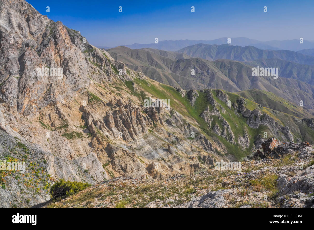 Malerische Aussicht des Tian Shan Gebirges in der Nähe von Tschimgan in Usbekistan Stockfoto