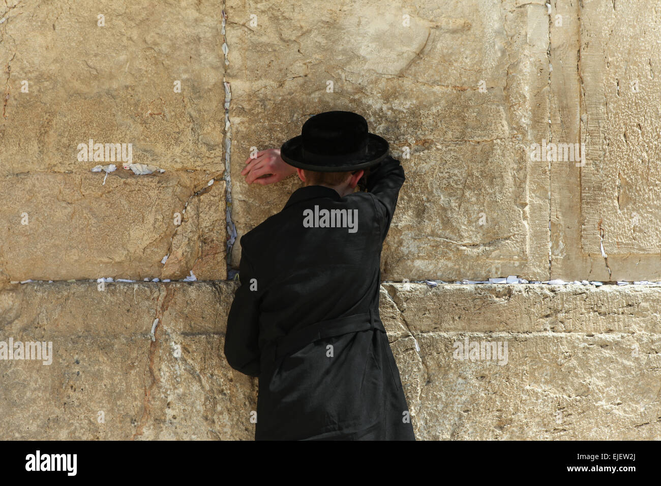 Orthodoxe jüdische Menschen beten an der westlichen Wand, Jerusalem, Israel. Stockfoto