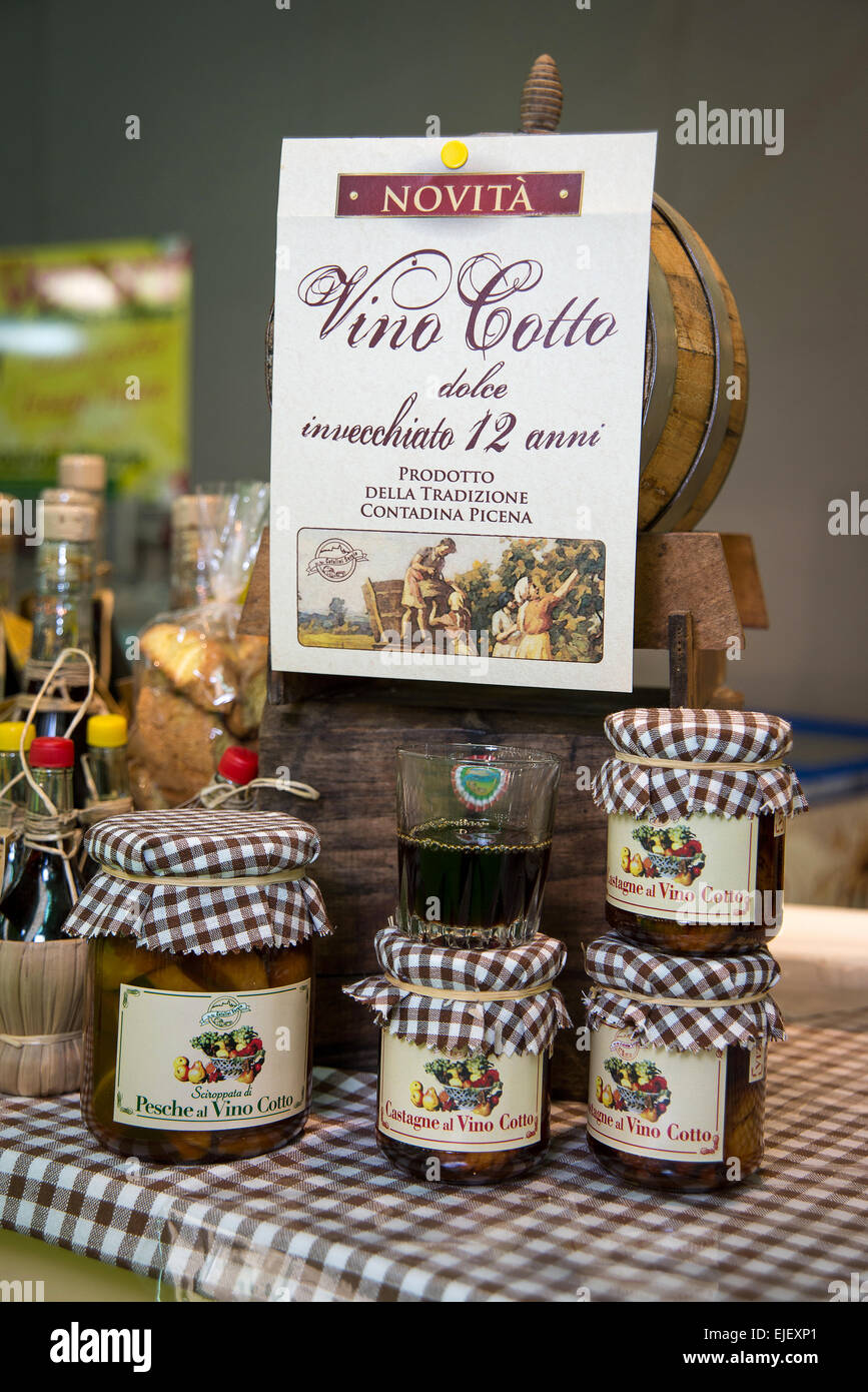 Marche, Fermo, Marche Tipicità, typische 2015, Essen Stand Firm Agrigola Catalini, handwerkliche Marmelade Wein gekocht. Stockfoto