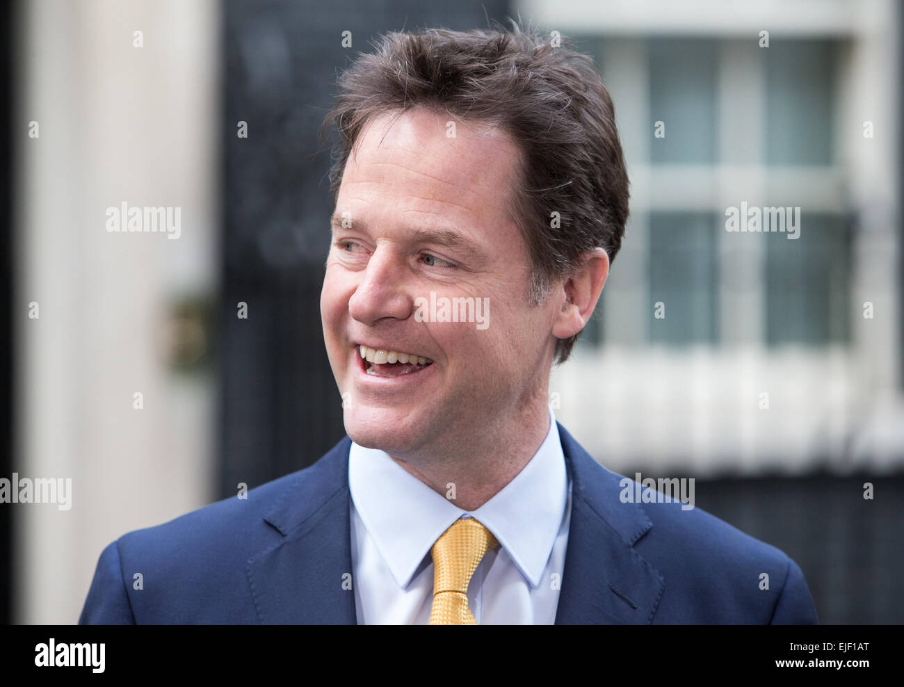 Nick Clegg, stellvertretender Ministerpräsident, geben einem Fernseh-Interview in der Downing Street, London Stockfoto