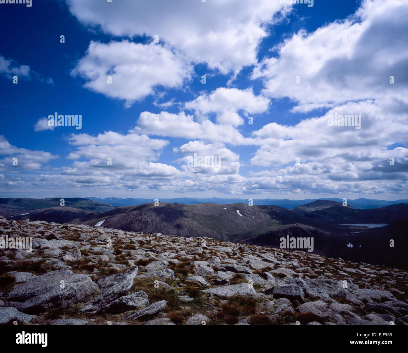 Ben Avon The Forest Glenavon und Glen Avon vom Gipfel des Cairn Gorm Schottland Stockfoto