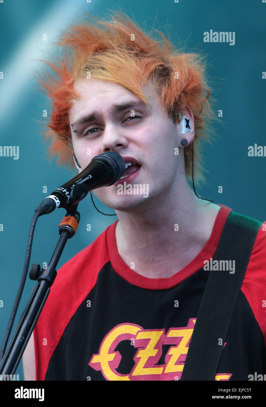 iHeartRadio Musik Festival 2014 - Tag1 - Auftritte Featuring: 5 Sekunden des Sommers, Michael Clifford Where: Las Vegas, Nevada, USA bei: 20 Sep 2014 Stockfoto iHeartRadio Musik Festival 2014 - Tag1 - Auftritte Featuring: 5 Sekunden des Sommers, Michael Clifford Where: Las Vegas, Nevada, USA bei: 20 Sep 2014 Stockfoto