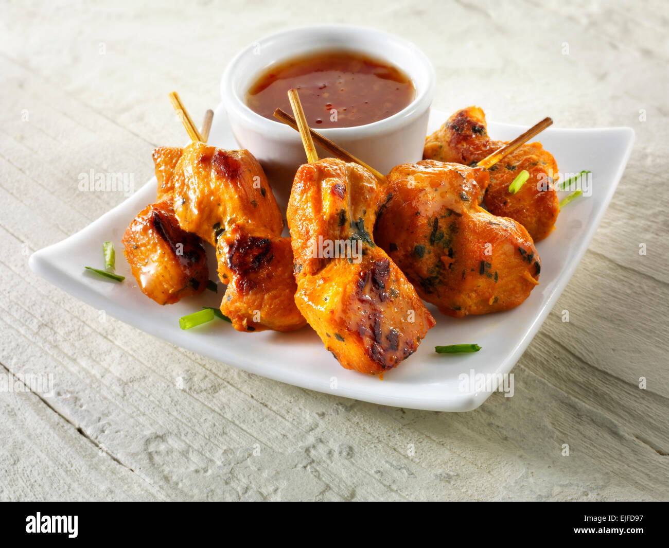 Orientalische Satay mit Chili-Dip-sauce Stockfoto