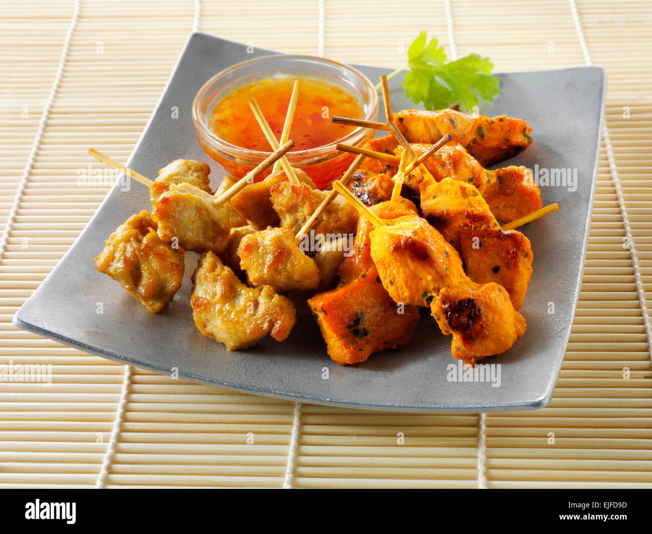Orientalische Satay mit Chili-Dip-sauce Stockfoto