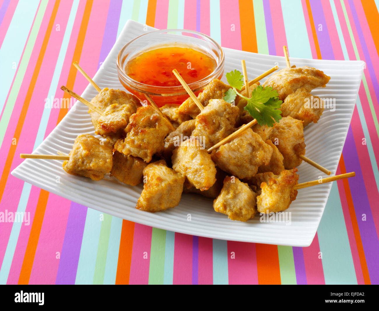 Orientalische Satay mit Chili-Dip-sauce Stockfoto