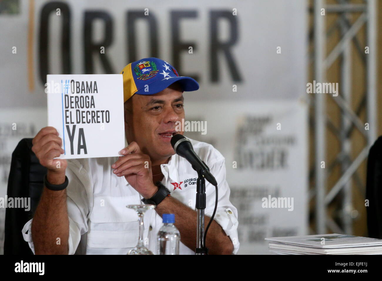 Caracas, Venezuela. 25. März 2015. Jorge Rodriguez, Bürgermeister von Caracas kündigt die Anzahl von Unterschriften gesammelt gegen das Dekret der US-Präsident Barack Obama, in Caracas, Venezuela, am 25. März 2015. Sozialistische Regierung Venezuelas sagte am Mittwoch, dass es mehr als 3 Millionen Unterschriften fordern US-Präsident Barack Obama zur Aufhebung von Maßnahmen erklärt das südamerikanische Land eine Bedrohung der Sicherheit gesammelt hat. © Zurimar Campos/AVN/Xinhua/Alamy Live-Nachrichten Stockfoto