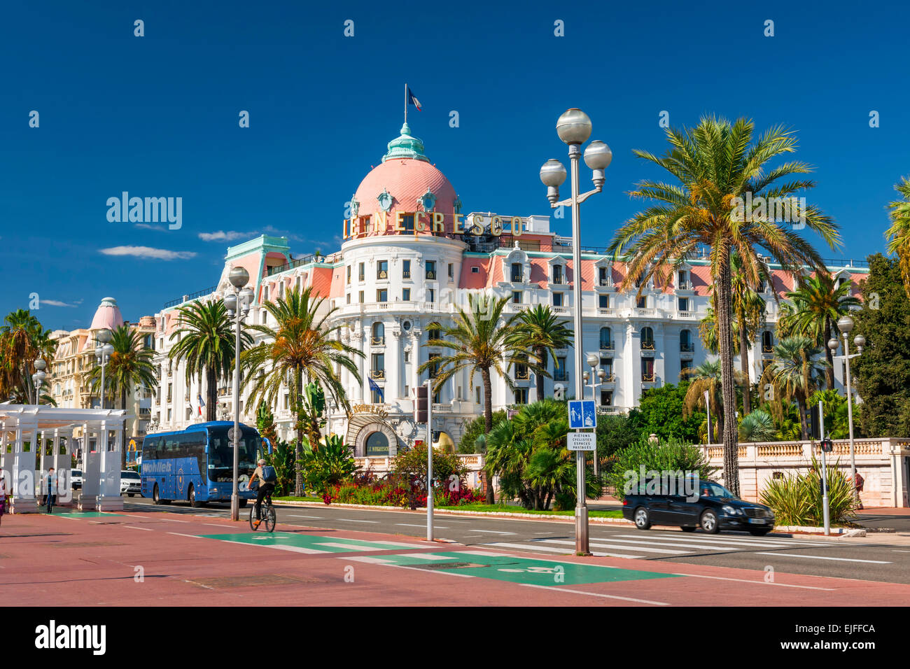 Nizza, Frankreich - 2. Oktober 2014: Hotel Negresco an der englischen Promenade (Promenade des Anglais) ist eine berühmte Sehenswürdigkeiten von Nizza Stockfoto
