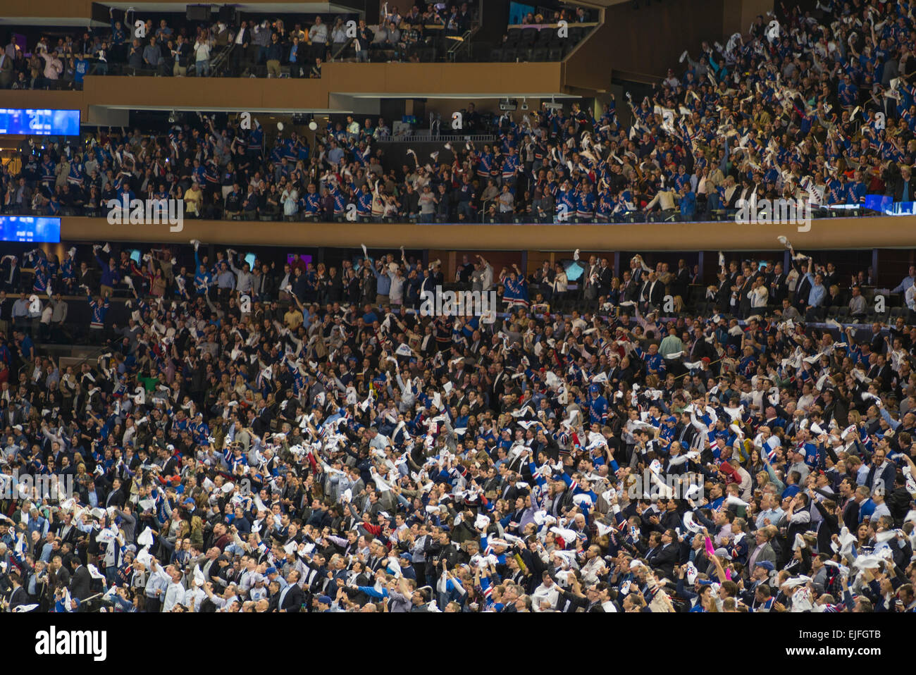 Zuschauern Eishockey-Spiel am Madison Square Garden in Manhattan, New York City, New York State, USA Stockfoto