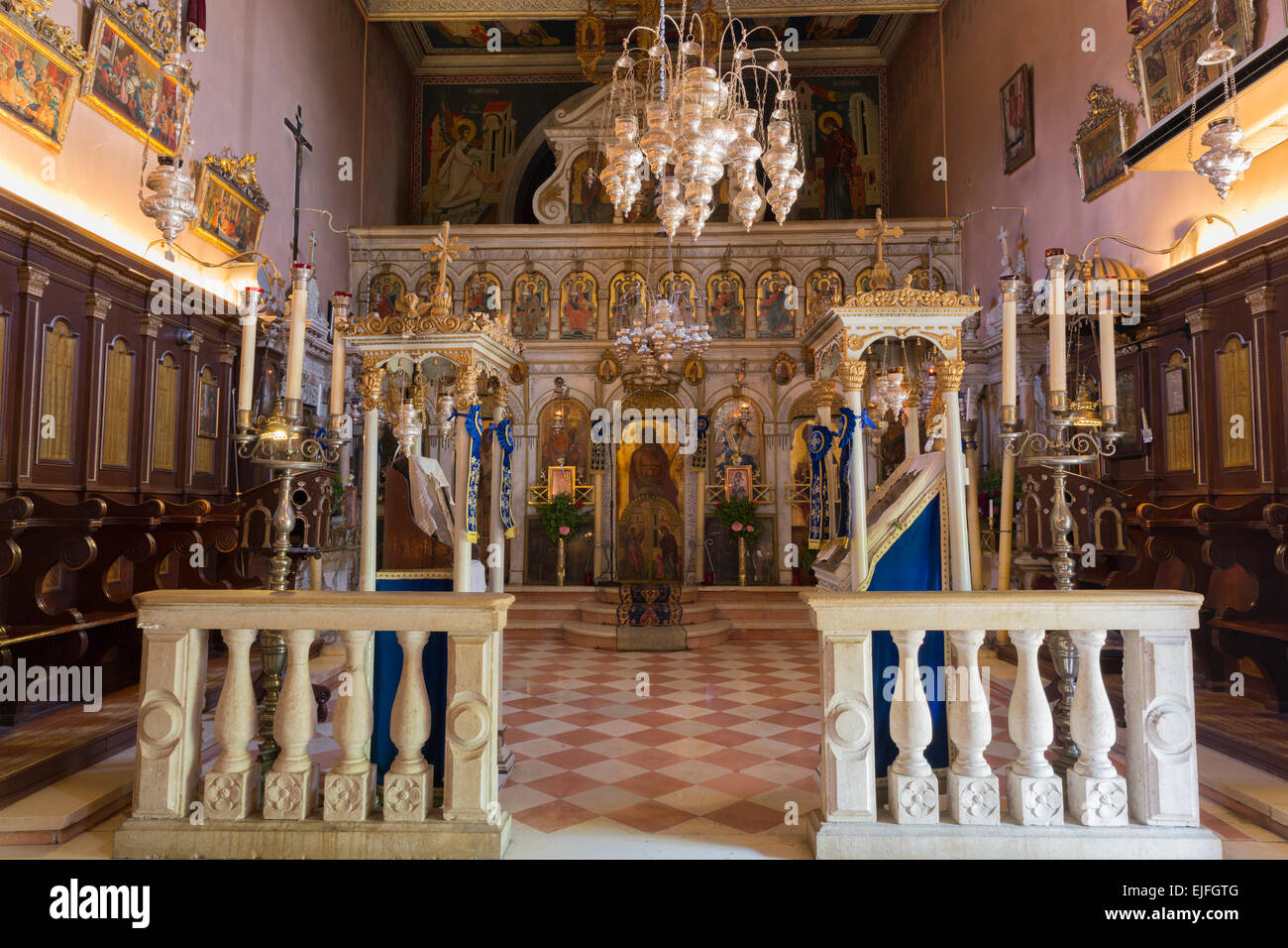 Verzierten griechisch-orthodoxe Kirche mit religiösen Symbolen in Paleokastritsa Kloster, 13. Jahrhundert in Korfu, Griechenland Stockfoto