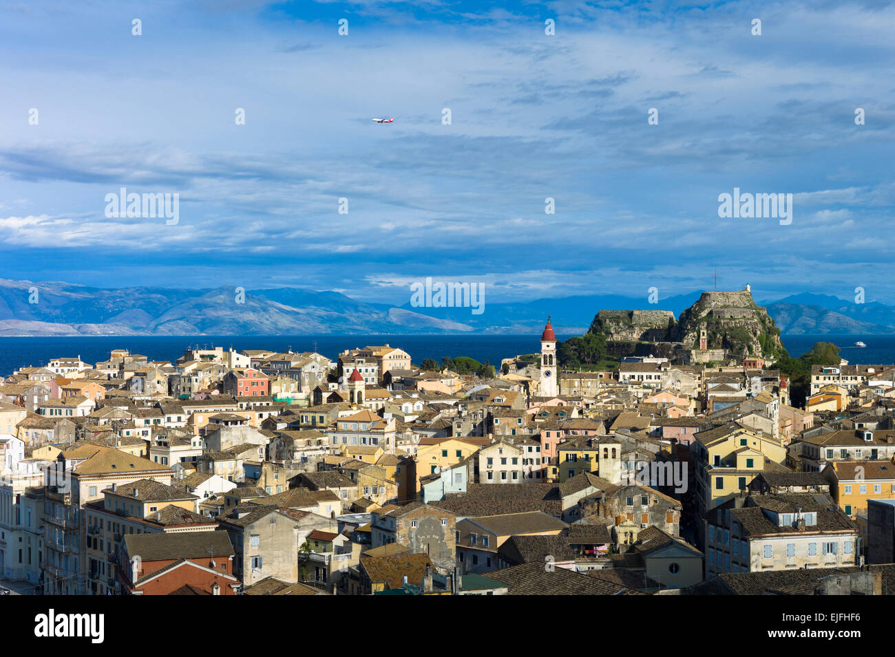 Panorama von Kerkyra, Korfu-Stadt mit alten Fort, die Paleo Frourio in Korfu, Ionische Inseln, Griechenland Stockfoto