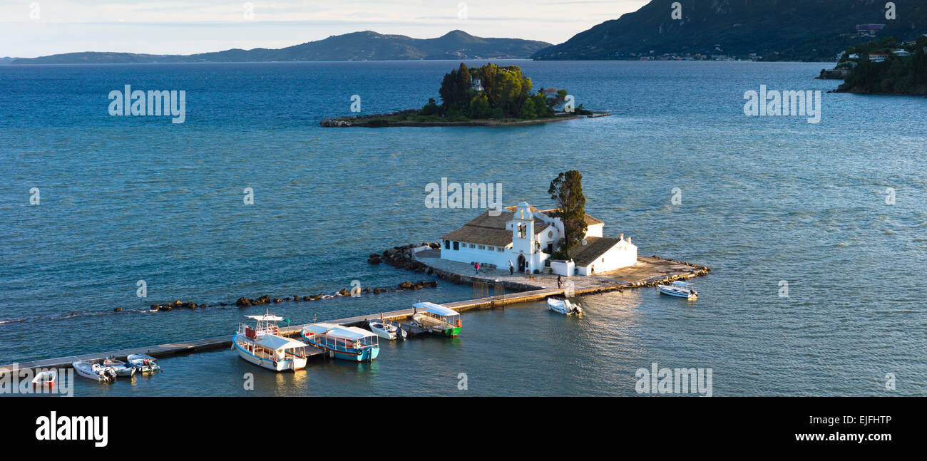 Berühmte Kloster Panagia Vlahernon vor Kanoni-Halbinsel in Kerkyra, Korfu, Ionische Inseln, Griechenland Stockfoto