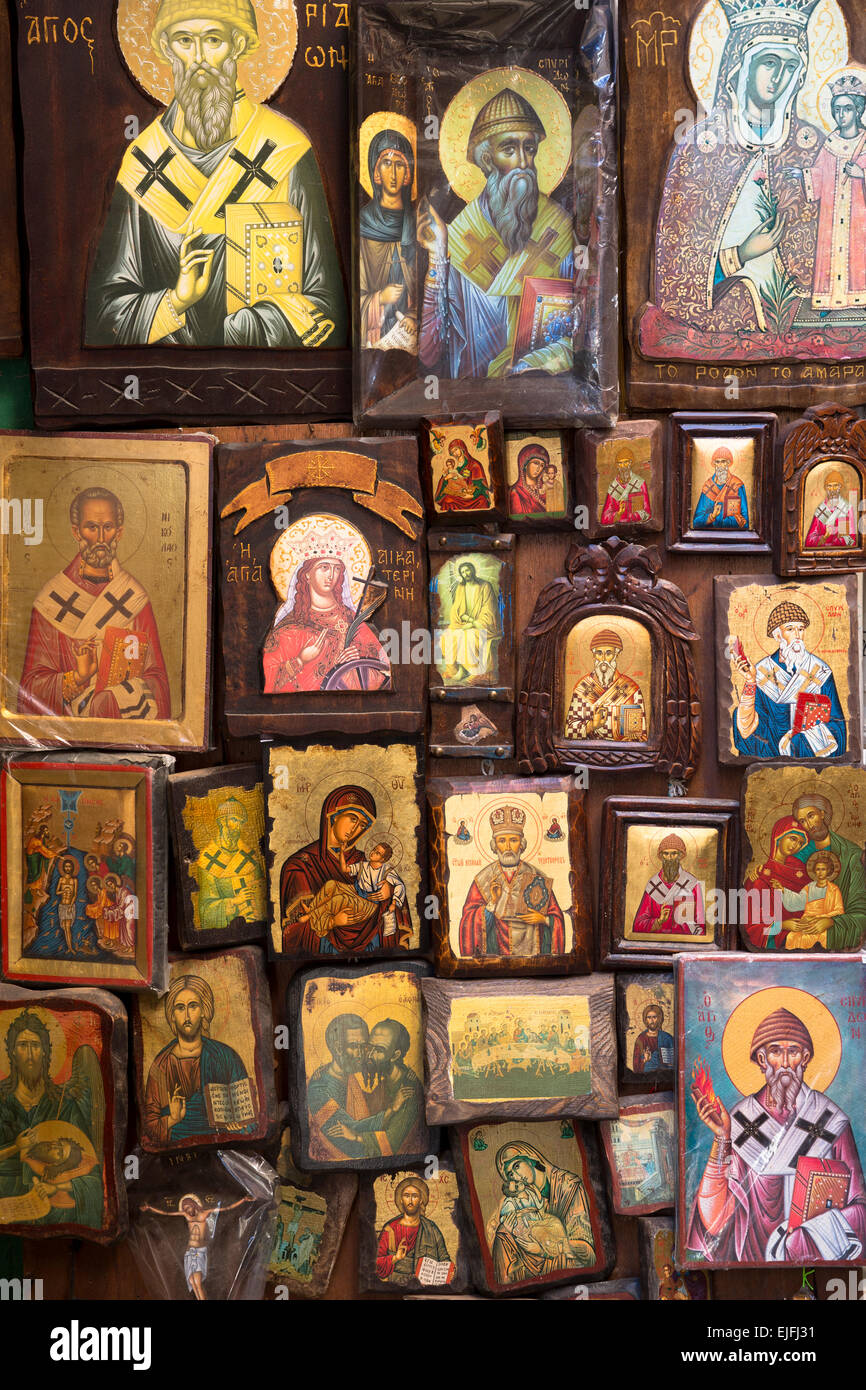 Griechisch-orthodoxe Sakralkunst Ikonen in Souvenirs und Geschenke-Shop in Kerkyra, Korfu, Griechenland Stockfoto