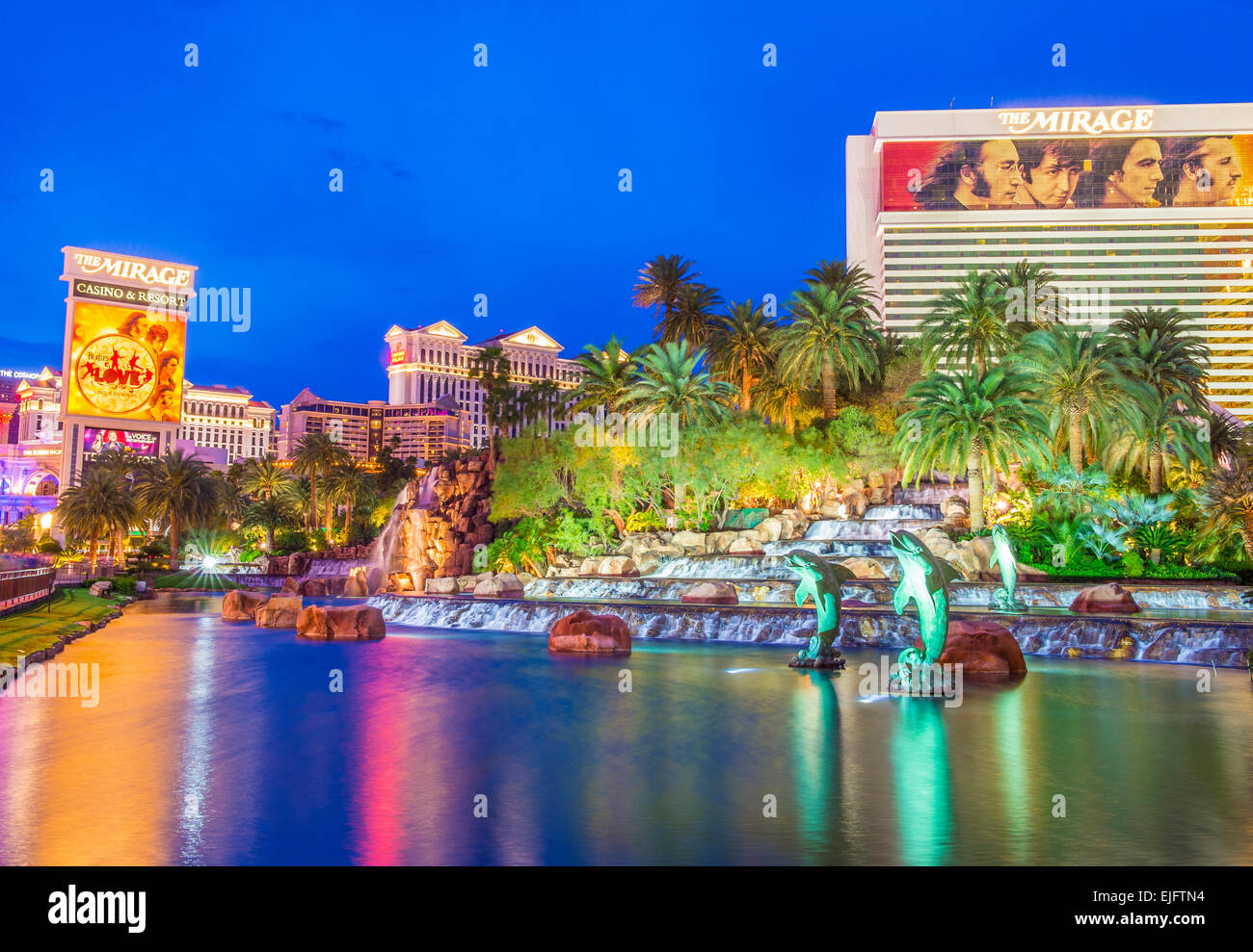 Das Hotel Mirage und der künstlichen Vulkan in Las Vegas. Stockfoto