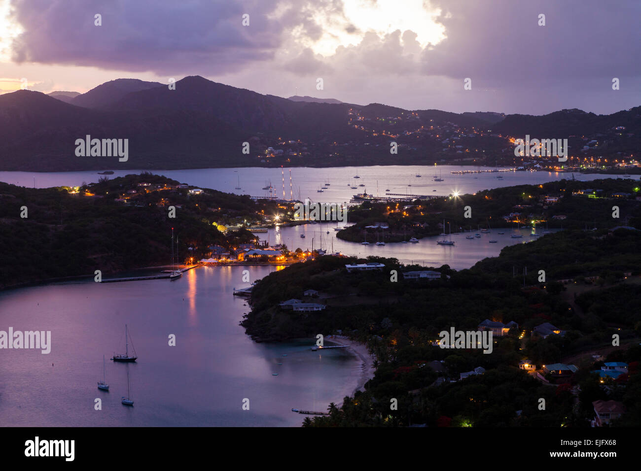 Sonnenuntergang von Shirley Heights, Blick auf English Harbour, Antigua, Antigua und Barbuda Stockfoto