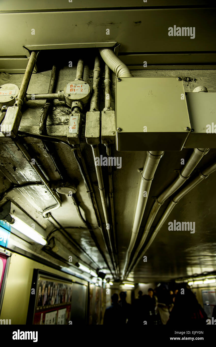 Innenraum der Tokyo Metro Ginza-Linie, Kanda Bahnhof, Chiyoda-Ku, Tokyo, Japan Stockfoto