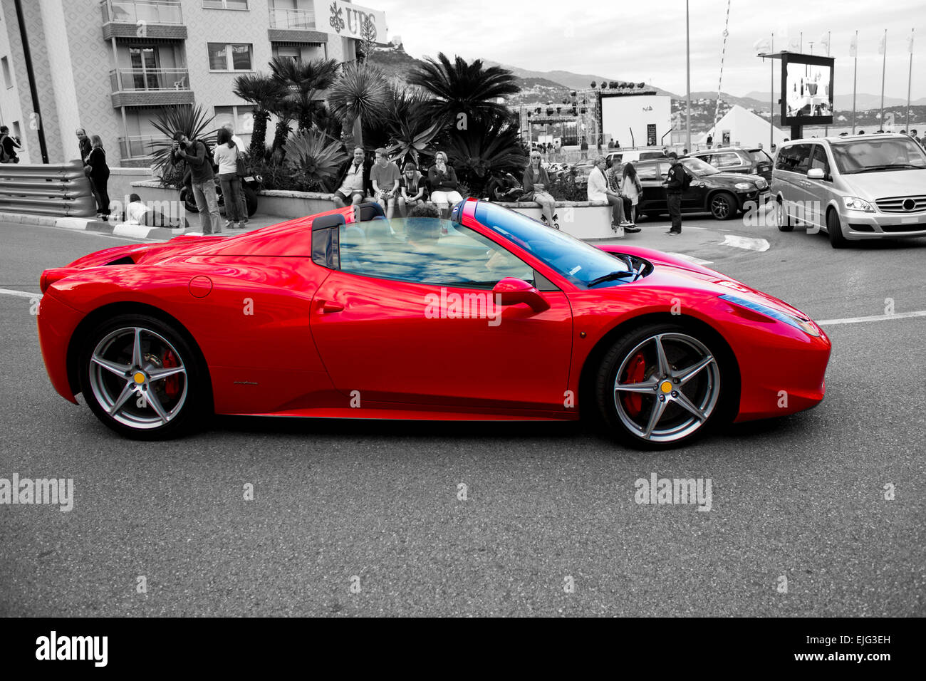 Ferrari 458 Eingabe der Fairmont Haarnadel in Monaco Stockfoto