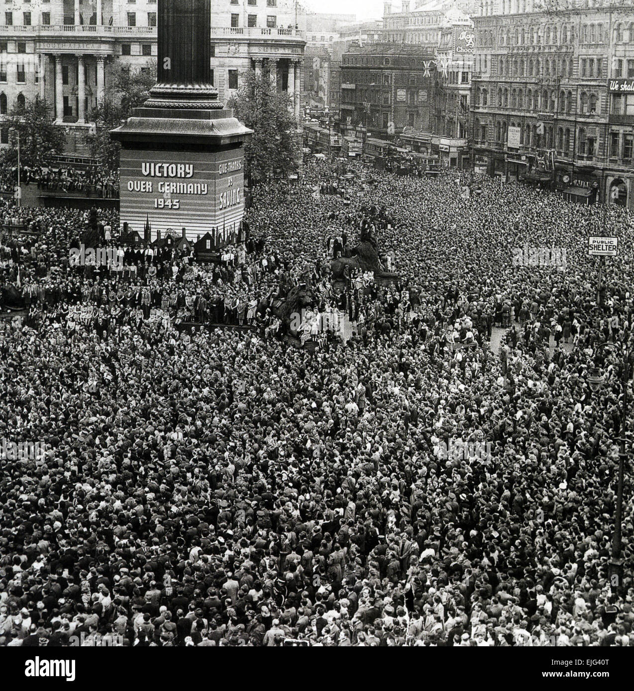 VE Tag 8. Mai 1945 - feiern auf dem Trafalgar Square Stockfoto