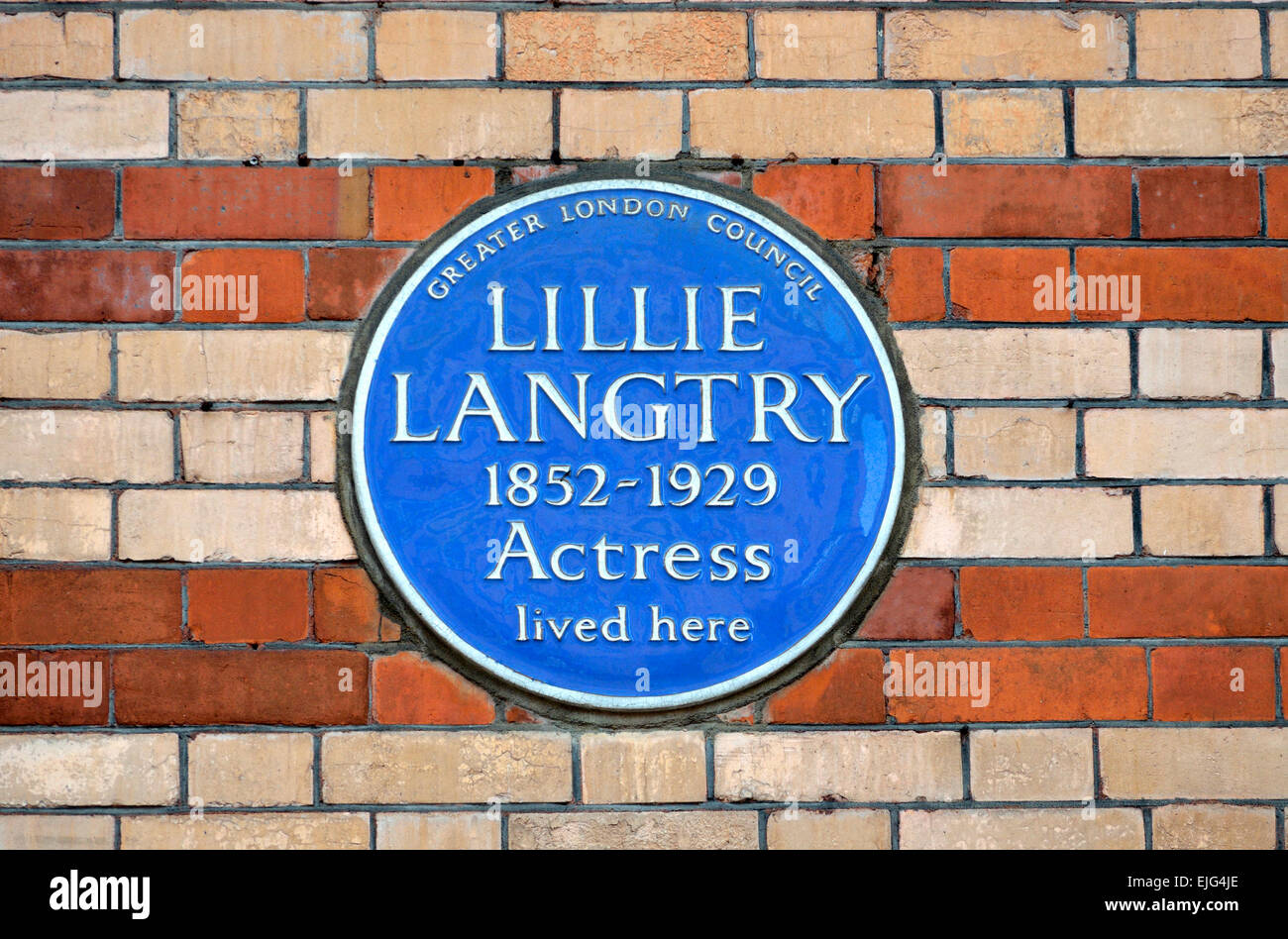 London, England, Vereinigtes Königreich. Blaue Gedenktafel am 21 Pont Street, Chelsea. LILLIE LANGTRY 1852-1929 Schauspielerin lebte hier. Stockfoto